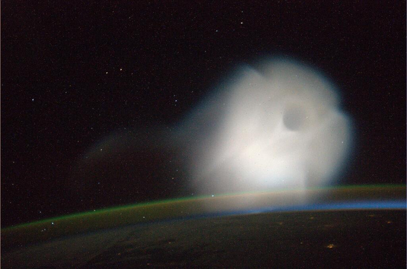 Illustration for article titled What on Earth created this bizarre jellyfish-cloud outside the ISS?